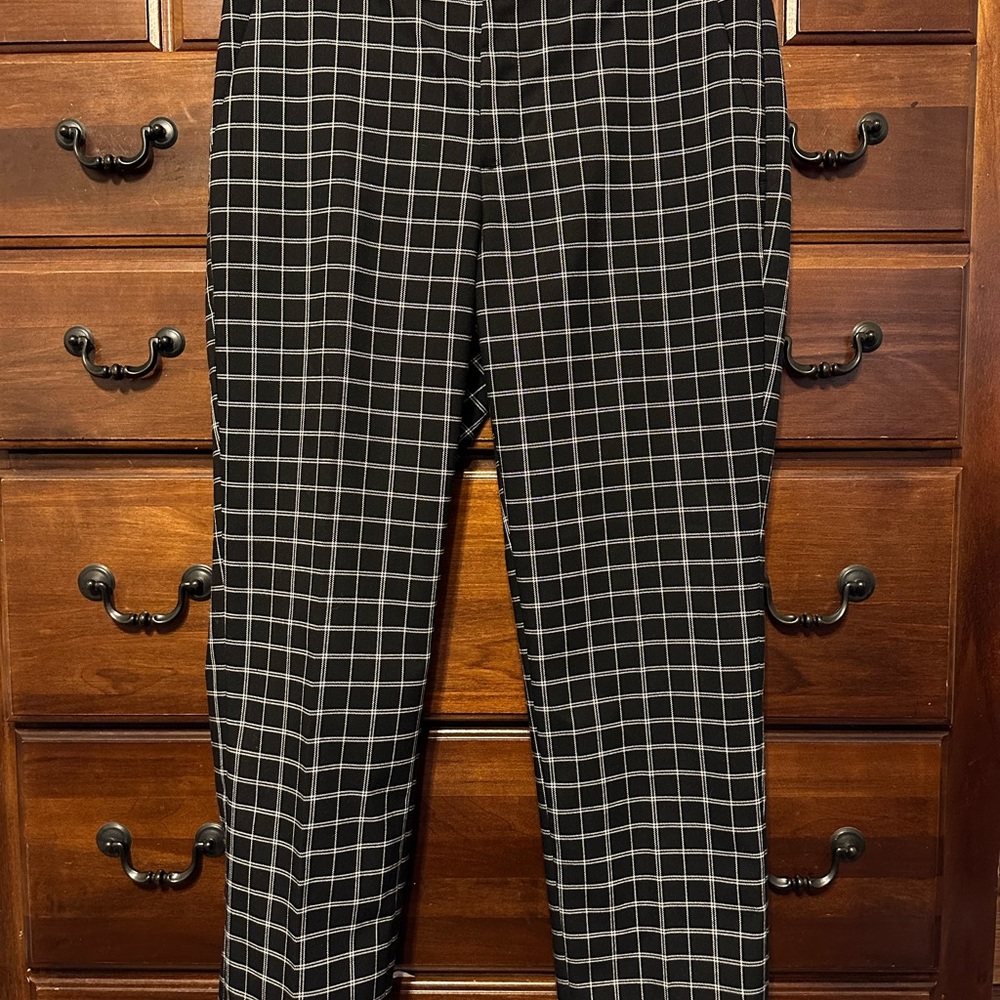 Pristine black and white checkered BR pants.